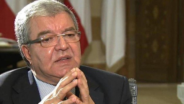 وزير داخلية لبنان يحذر من وجود ثغرات أمنية في مطار بيروت وزير داخلية لبنان يحذر من وجود ثغرات أمنية في مطار بيروت
