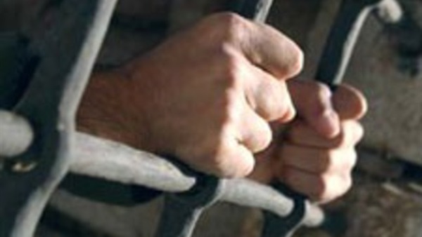 ضبط موظف استولى على مليون و800 ألف جنيه من المواطنين ضبط موظف استولى على مليون و800 ألف جنيه من المواطنين