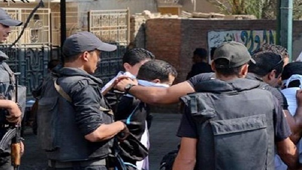 ضبط 3 أشقاء هاربين من أحكام بـ «المؤبد» فى الأسكندرية ضبط 3 أشقاء هاربين من أحكام بـ «المؤبد» فى الأسكندرية