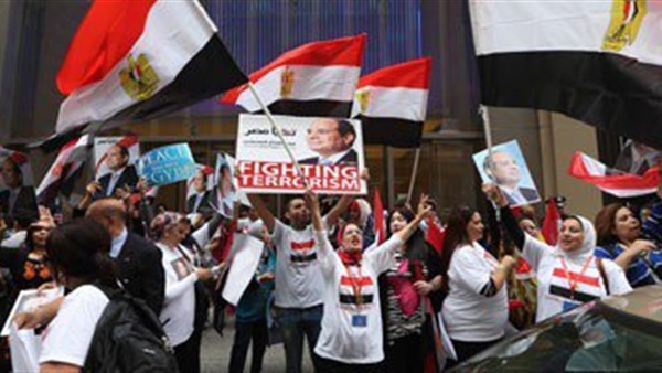 "المصريون في اوروبا" يطالبون السيسي بالتحقيق مع وزيرة الهجرة  