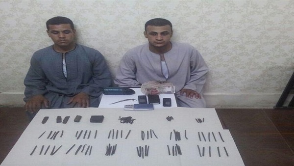 سقوط تشكيل عصابى تخصص فى الإتجار بالمخدرات بسوهاج سقوط تشكيل عصابى تخصص فى الإتجار بالمخدرات بسوهاج