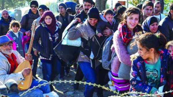 وزير دفاع فرنسا يحذر٨٠٠ ألف مهاجر ينتظرون العبور من ليبيا إلى أوروبا