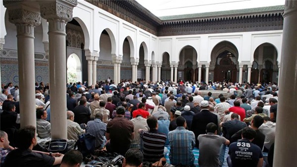 «الإيسيسكو» تندد بجريدة إيطالية طالبت بطرد المسلمين من البلاد «الإيسيسكو» تندد بجريدة إيطالية طالبت بطرد المسلمين من البلاد