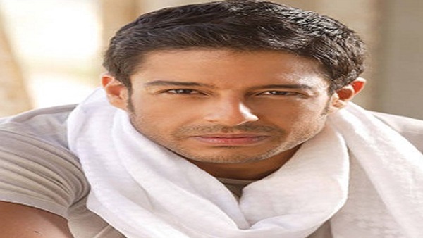 حماقى يعيد لحن "بتعدي سنين" لأنغام  