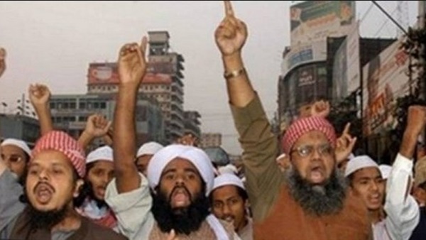 آلاف يتظاهرون في بنجلاديش للتنديد بالتماس للمحكمة للتخلي عن الإسلامية 