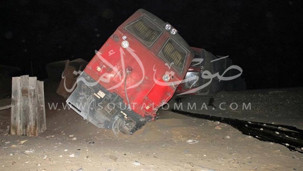خروج قطار بضائع عن القضبان بخط الواحات دون إصابات خروج قطار بضائع عن القضبان بخط الواحات دون إصابات