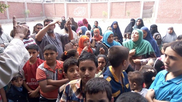 أهالى «شوبك بسطة» يمنعون أبناءهم من الذهاب للمعهد الأزهرى أهالى «شوبك بسطة» يمنعون أبناءهم من الذهاب للمعهد الأزهرى