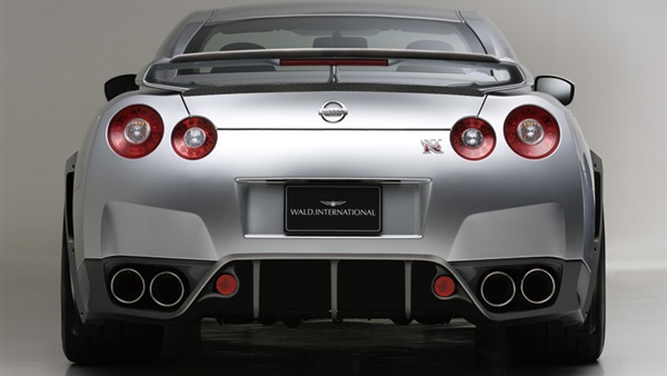 "نيسان" تطلق سيارتها الجديدة "GT-R" موديل 2017 