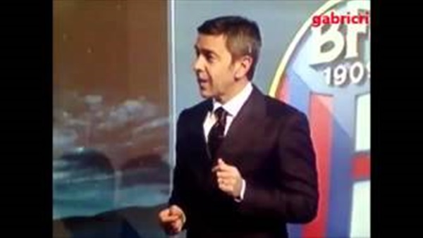 بالفيديو.. مذيع يعتدي على نجم ميلان السابق كوستاكورتا بالفيديو.. مذيع يعتدي على نجم ميلان السابق كوستاكورتا