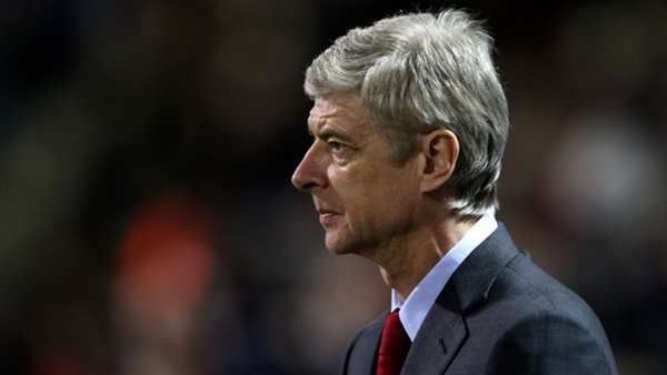 فينجر يقلل من التكهنات المثارة حول رحيل مهاجم الأرسنال ثيو والكوت