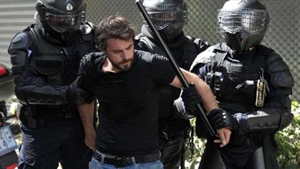 اليونان تعتقل ستة أشخاص لتزويرهم وثائق لطالبى اللجوء اليونان تعتقل ستة أشخاص لتزويرهم وثائق لطالبى اللجوء