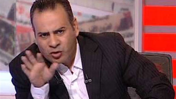 «القرموطي» يوبخ فريق برنامجه بسبب فيديو «حمادة طلبة»