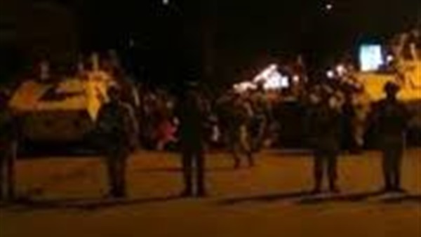 الجيش يقتحم أكبر مركز إعلامي لـ«بيت المقدس» بالشيخ زويد الجيش يقتحم أكبر مركز إعلامي لـ«بيت المقدس» بالشيخ زويد