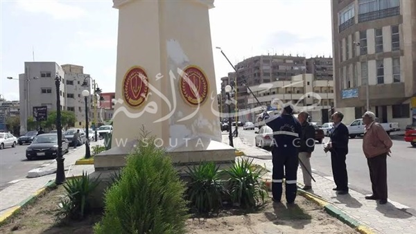 بالصور.. دهان النصب التذكارى بميدان الخليفة بن زايد ببورسعيد بالصور.. دهان النصب التذكارى بميدان الخليفة بن زايد ببورسعيد