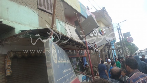 ضبط صاحب محل موبايلات لتعديه على طريق مصر أسيوط السريع ضبط صاحب محل موبايلات لتعديه على طريق مصر أسيوط السريع