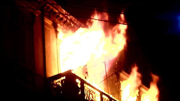حريق هائل بـ«برج سكني» في بورسعيد