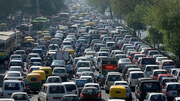 زحام مروري أعلى دائري المريوطية بسبب حادث سير زحام مروري أعلى دائري المريوطية بسبب حادث سير