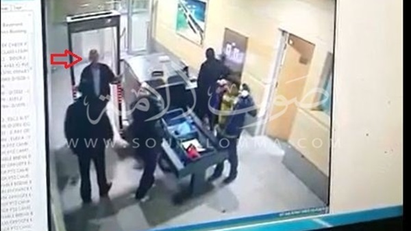 الصور الأولى لخاطف الطائرة لحظة عبوره مطار برج العرب الصور الأولى لخاطف الطائرة لحظة عبوره مطار برج العرب