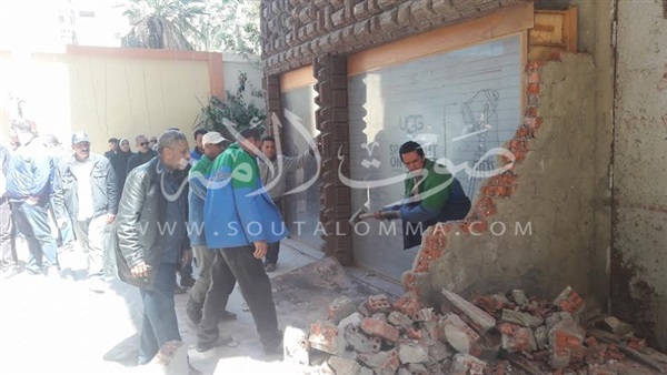 بالصور.. محافظ بورسعيد يمنح عمال نظافة الشرق مكافاة مالية بالصور.. محافظ بورسعيد يمنح عمال نظافة الشرق مكافاة مالية