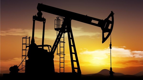 النفط يتراجع مع ارتفاع المخزونات الأميركية