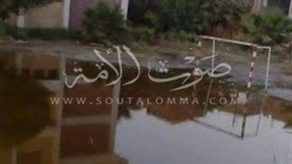بالصور.. الصرف الصحي يمنع مدرسة بالفيوم من تحية العلم بالصور.. الصرف الصحي يمنع مدرسة بالفيوم من تحية العلم
