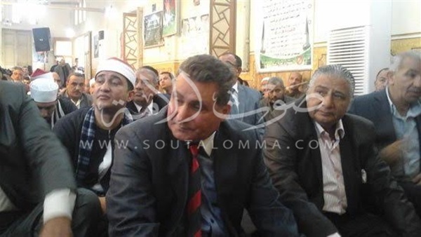 بالصور..وزير القوى العاملة يؤدى صلاة الجمعة بالشرقية
