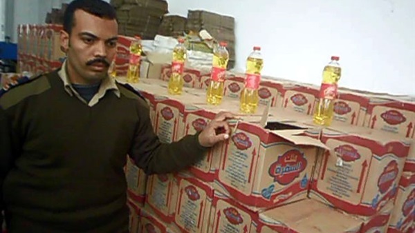 ضبط 5 طن سكر و64 كرتونة زيت مجهولة المصدر بالمنوفية ضبط 5 طن سكر و64 كرتونة زيت مجهولة المصدر بالمنوفية