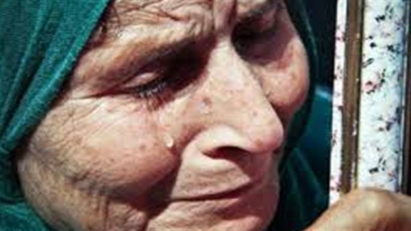 بالفيديو.. «سيدة» تنهار من البكاء: جوزي طردني من الشقة بالفيديو.. «سيدة» تنهار من البكاء: جوزي طردني من الشقة