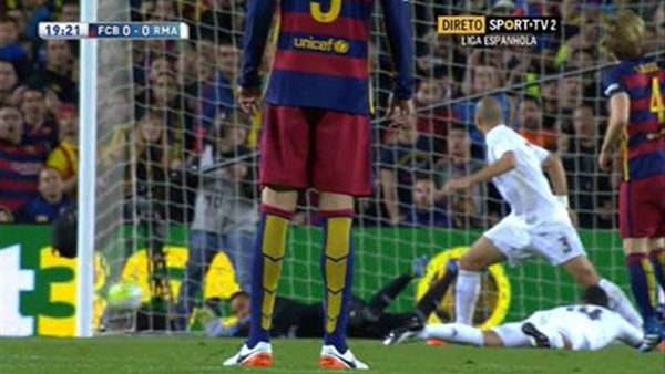 بالفيديو.. برشلونة يواصل تهديده مرمى مدريد بأخطر هجمة في اللقاء بالفيديو.. برشلونة يواصل تهديده مرمى مدريد بأخطر هجمة في اللقاء