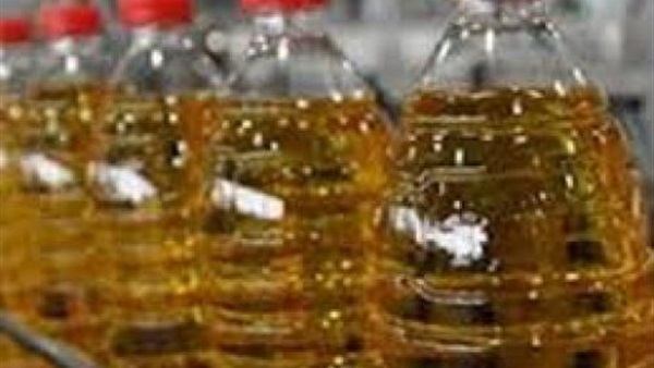 ضبط 6 طن زيت مجهول المصدر بشركة المصرية لتجارة الجملة بالمنيا ضبط 6 طن زيت مجهول المصدر بشركة المصرية لتجارة الجملة بالمنيا