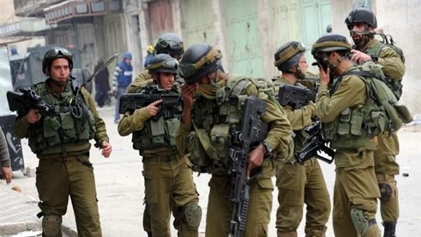 قوات الاحتلال تعتقل فلسطينيين من بيت لحم قوات الاحتلال تعتقل فلسطينيين من بيت لحم