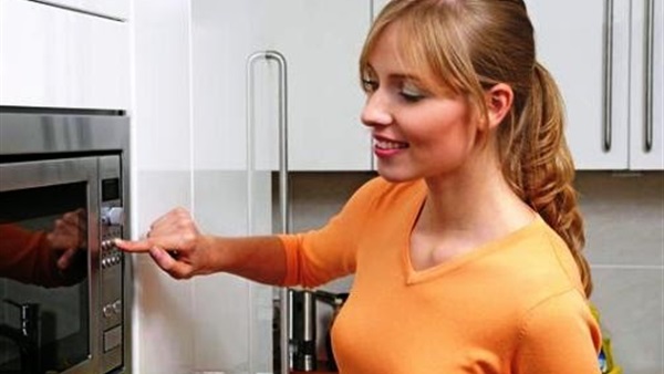 اليكى أحذرى 6 اغراض لا تضع بالميكرويف اليكى أحذرى 6 اغراض لا تضع بالميكرويف