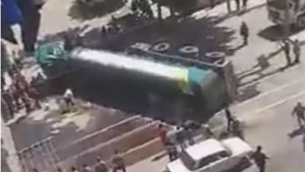 بالفيديو.. لحظة اشتعال عربة نقل المواد البترولية بالأسكندرية بالفيديو.. لحظة اشتعال عربة نقل المواد البترولية بالأسكندرية