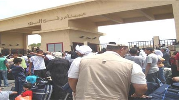 عبور 1500 حاج فلسطيني ومساعدات قطرية معبر رفح عبور 1500 حاج فلسطيني ومساعدات قطرية معبر رفح