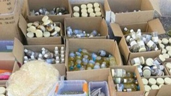 ضبط مصنع أغذية مخالف وأدوات تجميل غير صالحة في حملات بالمحافظات ضبط مصنع أغذية مخالف وأدوات تجميل غير صالحة في حملات بالمحافظات