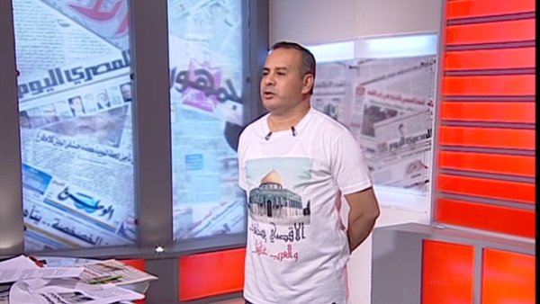 بالصورة.. القرموطي يرتدى «تيشرت» المسجد الأقصى تضامناً مع القدس بالصورة.. القرموطي يرتدى «تيشرت» المسجد الأقصى تضامناً مع القدس