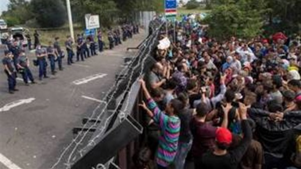 وصول مئات المهاجرين الى مرفأي جزيرتين يونانيتين وصول مئات المهاجرين الى مرفأي جزيرتين يونانيتين