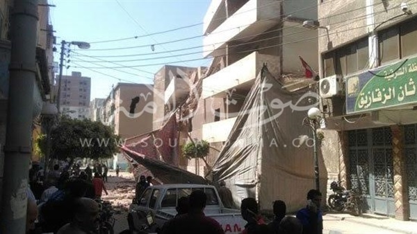 بالصور.. سقوط جزء من مبني تابع  لجامعة  الزقازيق  