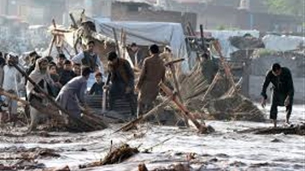 61 قتيلا وآلاف العالقين إثر أمطار غزيرة في باكستان