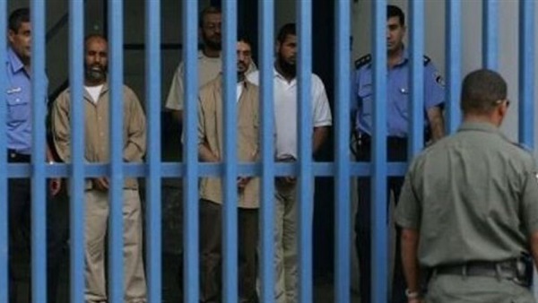 مؤسسات حقوقية: أكثر من 400 طفل فلسطيني يقبعون في السجون