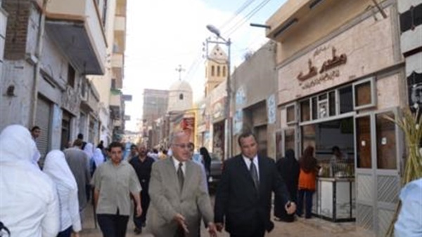 عمال مجلس رشيد بالبحيرة يواصلون إضرابهم عن الطعام عمال مجلس رشيد بالبحيرة يواصلون إضرابهم عن الطعام