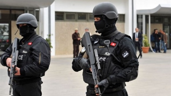 إرهابي يسلم نفسه لقوات الحرس الوطني التونسي