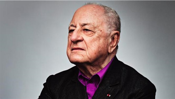 مصمم أزياء عالمى يحظر التعاون مع الأزياء الإسلامية