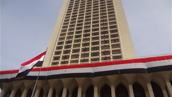 السفارة المصرية في تنزانيا تستقبل مصريا بعد الحكم ببراءته