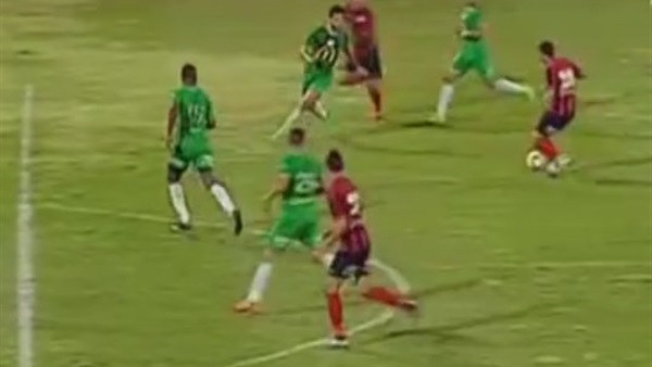 بالفيديو.. الداخلية يتقدم على المحلة بهدف نظيف في الشوط الأول بالفيديو.. الداخلية يتقدم على المحلة بهدف نظيف في الشوط الأول