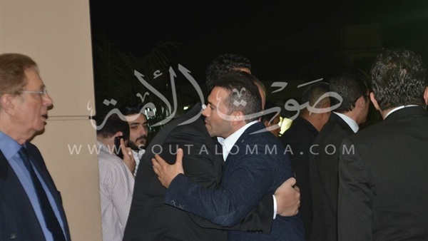 بالصور.. وصول رامي وحيد لعزاء «جدة» كريم محمود عبدالعزيز
