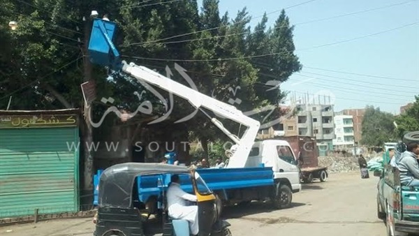 بالصور.. حملة لإصلاح أعمدة الإنارة بشبين القناطر في القليوبية بالصور.. حملة لإصلاح أعمدة الإنارة بشبين القناطر في القليوبية