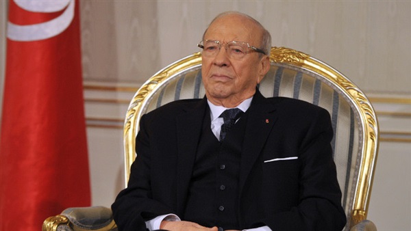 الرئيس التونسي يجتمع بوزير دفاعه لبحث جهود مكافحة الإرهاب