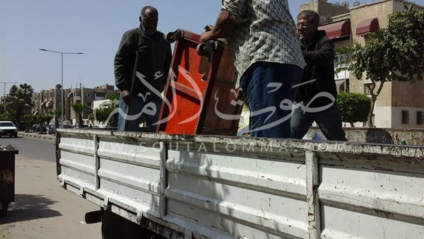 بالصور.. رفع إشغالات وتعديات شوارع حي المناخ ببورسعيد