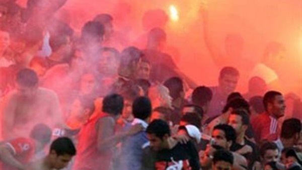 جماهير الزمالك تعتدي على الأمن بسبب «الدعاوي»